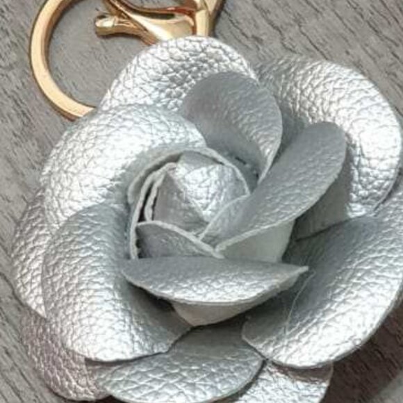 Camellia Flower Faux Leather Tassel Key Chain Keyring Handbag Charm Accessory - Picture 2 of 3